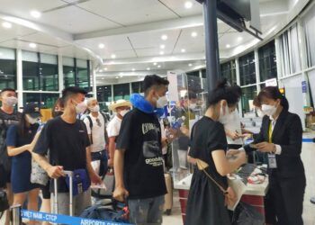 Yêu cầu hãng hàng không dừng ngay dịch vụ ưu tiên làm thủ tục hàng không nhanh