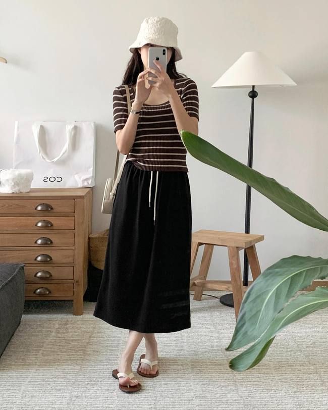 12 cách mặc chân váy đen đẹp từ đi làm tới đi chơi