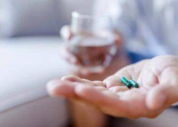 7 sai lầm thường gặp khi uống thuốc và cách khắc phục