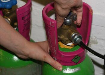 Bật bếp gas nhưng không lên lửa: Nếu bình gas vẫn còn, 5 điều này có thể là lý do