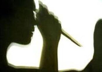 Bị nhắc tắt loa đi ngủ, anh trai đâm em ruột