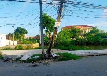 Camera vụ thanh niên đi phân khối lớn với tốc độ "xé gió", tông thẳng vào cột điện