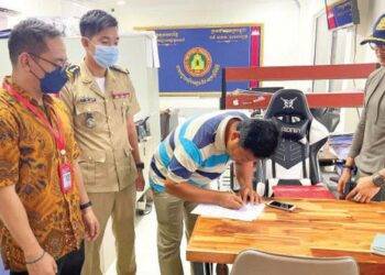 Campuchia kiểm tra tất cả người nước ngoài trên toàn quốc