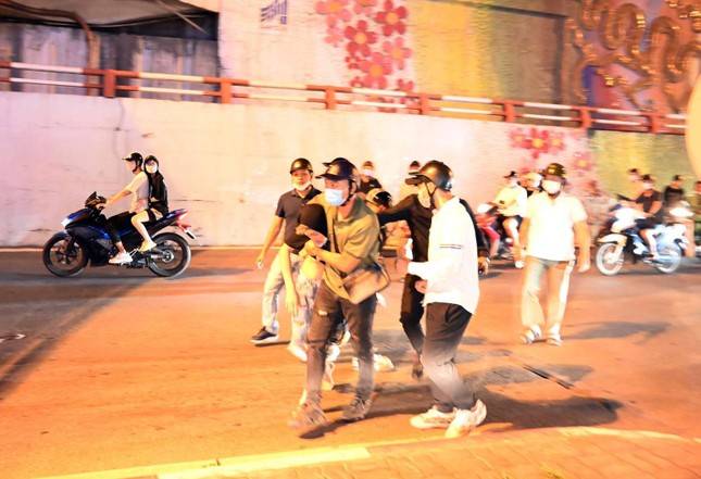Cảnh sát 141 hóa trang trấn áp nhiều đối tượng ngổ ngáo, mang phóng lợn đi đêm