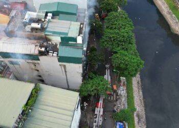 chu tich nuoc chia buon voi gia dinh 3 canh sat hy sinh trong vu chay o ha noi Chủ tịch nước chia buồn cùng gia đình 3 chiến sĩ cảnh sát PCCC hy sinh trong vụ cháy quán karaoke ở phố Quan Hoa Chủ tịch nước chia buồn với gia đình 3 cảnh sát hy sinh trong vụ cháy ở Hà Nội