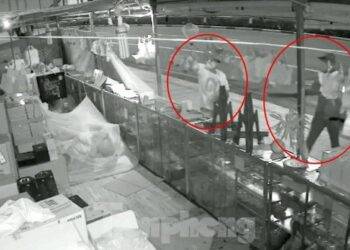 CLIP: Nhóm đối tượng cầm đao ''xin đểu'' bánh trung thu về biếu đại ca