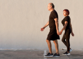 Có nên đi bộ sau bữa ăn không?