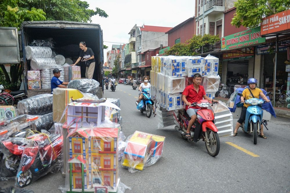 Công an Hà Nội khuyến cáo nguy cơ cháy nổ từ việc thắp hương, đốt vàng mã