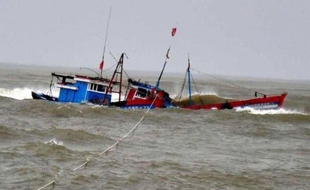 Đã tìm thấy tàu cá cùng 5 ngư dân mất tích trên vùng biển Hà Tĩnh