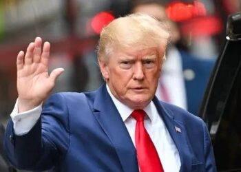 FBI tìm tài liệu gì khi khám xét tư dinh của ông Trump?