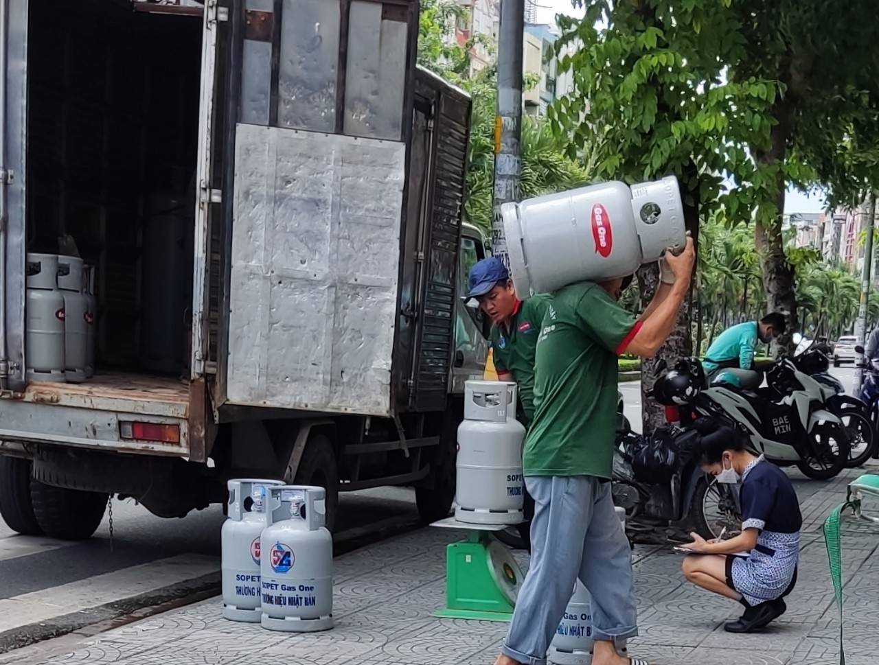 Giá gas giảm tiếp 18.000 đồng/bình 12 kg Giá gas giảm tiếp 18.000 đồng/bình 12 kg