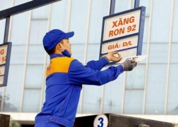 giam lan thu nam lien tiep gia xang ve muc duoi 23 000 dong Giá xăng giảm lần thứ 5 liên tiếp về mức dưới 23.000 đồng Giảm lần thứ năm liên tiếp, giá xăng về mức dưới 23.000 đồng