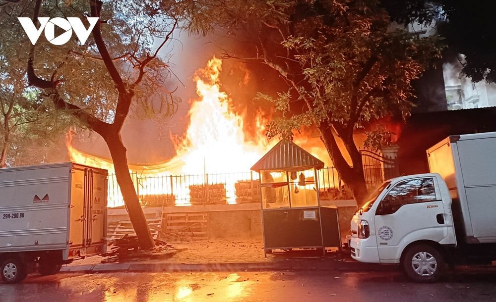 Hiện trường vụ cháy thiêu rụi căn biệt thự ở Hoàng Mai, Hà Nội