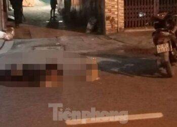 Hoảng hốt phát hiện thi thể nam thanh niên bên lề đường lúc rạng sáng