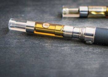 Hút thuốc lá điện tử, nam thanh niên bị ngộ độc, hôn mê