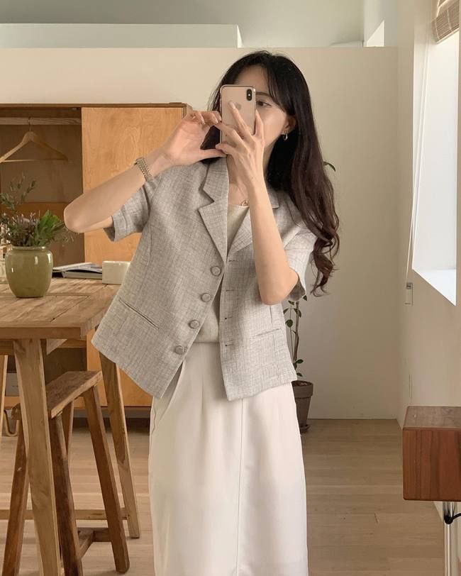 Kiểu áo blazer trẻ trung nhất, thiết kế mỏng nhẹ rất hợp mùa thu