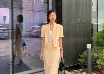 Kiểu áo blazer trẻ trung nhất, thiết kế mỏng nhẹ rất hợp mùa thu