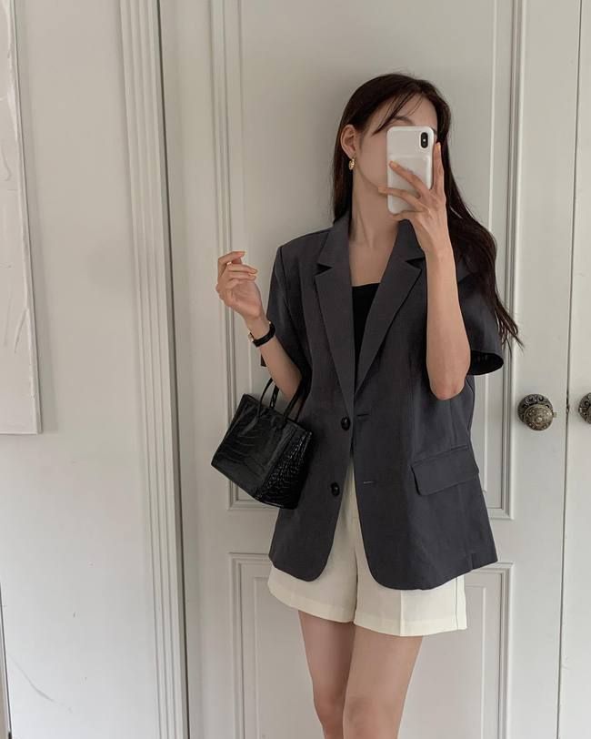 Kiểu áo blazer trẻ trung nhất, thiết kế mỏng nhẹ rất hợp mùa thu