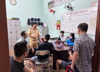 kip thoi ngan chan 2 thanh nien bi du do vao nam lam viec luong cao 2 thanh niên bị người lạ dụ dỗ vào Nam làm "việc nhẹ lương cao" Kịp thời ngăn chặn 2 thanh niên bị dụ dỗ vào Nam "làm việc lương cao"