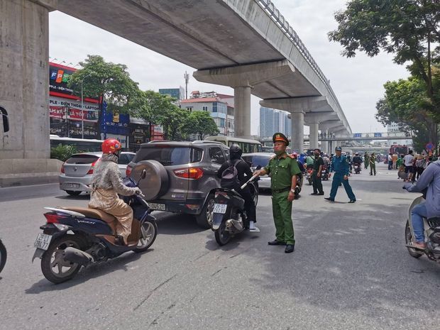 Liên tiếp xảy ra 2 vụ cháy lớn trong 1 buổi sáng ở Hà Nội