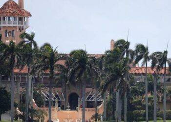 Mật vụ FBI đột kích dinh thự cựu Tổng thống Donald Trump ở Florida