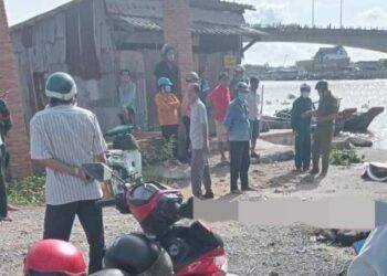 Mẹ có tiền sử tâm thần ôm con gái 3 tuổi nhảy cầu