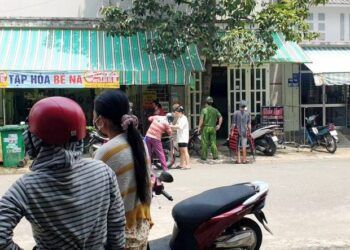 Nam thanh niên chạy ra đường hô hoán bạn gái chung phòng đã chết