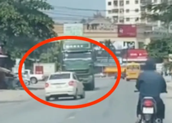 nghe an tai xe o to ngang nhien lang lach doi dau voi nhieu phuong tien di ngu Nghệ An: Tài xê ô tô ngang nhiên lạng lách, đối đầu với nhiều phương tiện đi ngược chiều Nghệ An: Tài xê ô tô ngang nhiên lạng lách, đối đầu với nhiều phương tiện đi ngược chiều