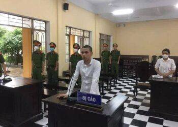 Nghe cha nói "không cho đất", nghịch tử chém cha suýt chết