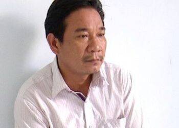 Người cha đốt nhà vì con gái không vay tiền cho mình trả nợ