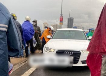 Người đàn ông bỏ lại xe Audi A6 nhảy cầu Nhật Tân: Gia đình xin chuộc lại chiếc điện thoại cho người đã mất