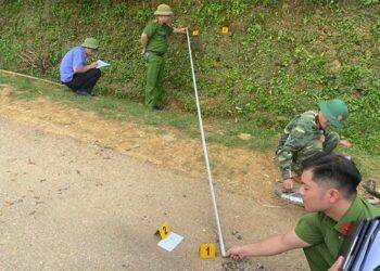 Nổ bom bi ở Sơn La: Hai bé nguy kịch, một trẻ đưa về Hà Nội tiên lượng xấu