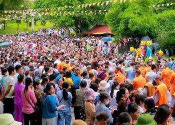 Quảng Ninh yêu cầu chùa Ba Vàng gỡ bỏ clip cúng dường nhận tiền phản cảm