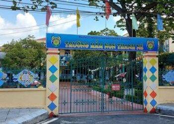 Tạm đình chỉ cô giáo gửi ảnh nhạy cảm cho người có vợ, nghi quan hệ bất chính