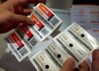 Thu phí không dừng trên cao tốc: Tài xế ô tô làm ngay 2 việc này để không "ăn phạt"