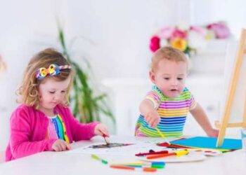 Trẻ bị "tước đoạt" quyền tự do khi nɡười lớn quá ưa sạch sẽ: Cha mẹ sợ bẩn, con kém thông minh