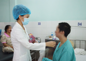 Uống 7 loại thực phẩm chức năng 'thải độc', cô gái trẻ bị nhiễm độc nặng