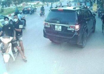 Vụ bảo kê chặn đường đập xe tải chở phế liệu: Cần làm rõ có hay không người 'đứng sau'?