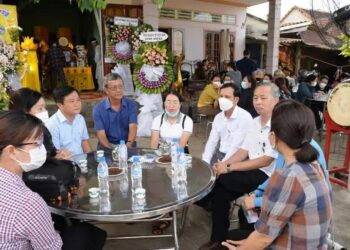 vu nguoi tam than danh chet nu nhan vien y te hung thu da hanh hung nhieu ngu Vụ nữ nhân viên y tế bị người tâm thần đánh chết: Trước đó hung thủ đã hành hung nhiều người khác Vụ người tâm thần đánh chết nữ nhân viên y tế: Hung thủ đã hành hung nhiều người trước đó