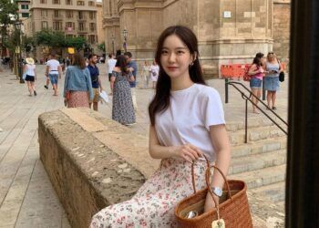 11 cách diện chân váy dài tôn dáng, thanh lịch