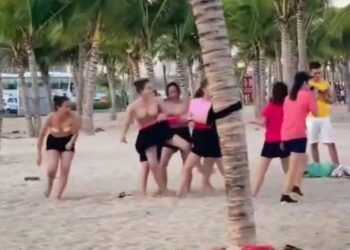 Xuất hiện clip team building Hạ Long phản cảm không kém team building Cửa Lò