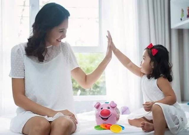 4 câu nói vàng của cha mẹ giúp con luôn mạnh mẽ, dũng cảm trước cuộc đời