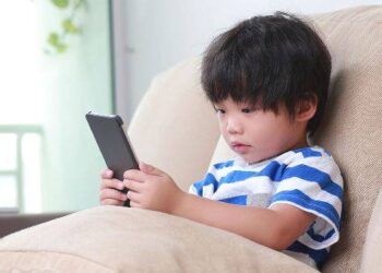 7 cách giúp trẻ cai nghiện điện thoại thành công