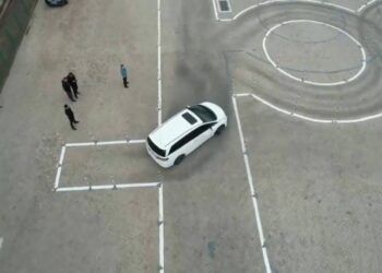 Bài thi sát hạch lái xe khiến các đấng mày râu cũng phải toát mồ hôi hột