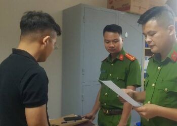 Bắt cán bộ Cục Quản lý thị trường Thanh Hóa đánh bạn gái dã man vì hát song ca với người khác