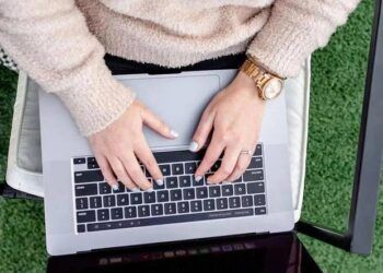 Cô gái 27 tuổi chia sẻ 4 sai lầm về tài chính mắc phải khi mới ra trường