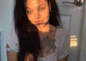 Cô gái hút 19 triệu lượt xem khi chia sẻ hình ảnh gây sốc về cơ thể sau sinh