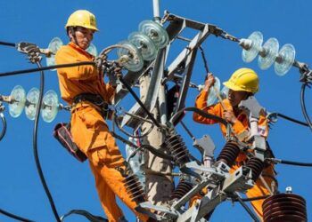 Giá điện có thể tăng thêm 2.200 đồng/kWh