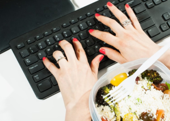 Khủng hoảng tinh thần vì áp lực công việc trước mỗi kỳ nghỉ