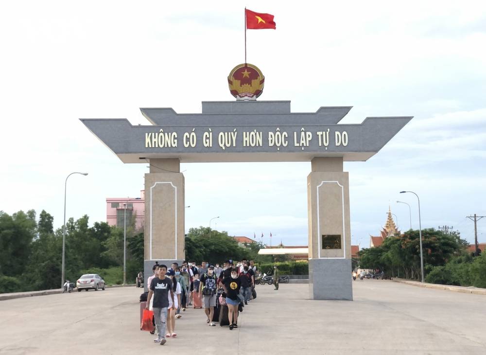 Kiên Giang tiếp nhận 226 công dân Việt Nam từ Campuchia về nước